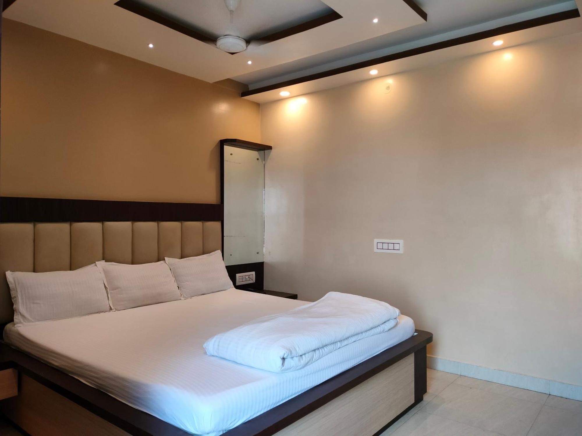Hotel Binapani Deluxe 1 Tarapith Extérieur photo