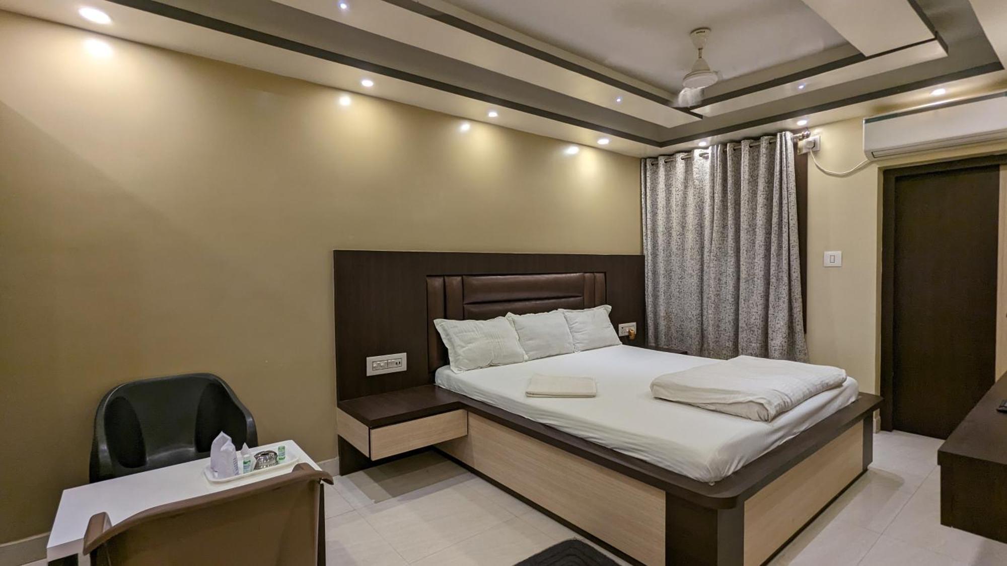 Hotel Binapani Deluxe 1 Tarapith Extérieur photo