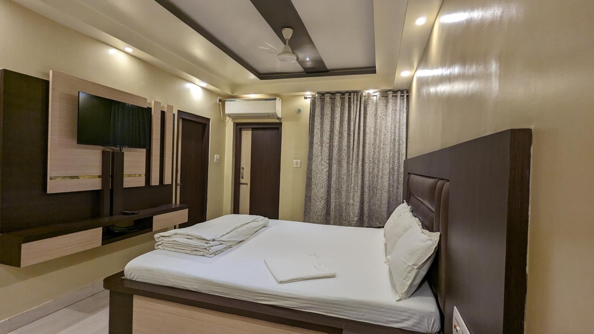 Hotel Binapani Deluxe 1 Tarapith Extérieur photo