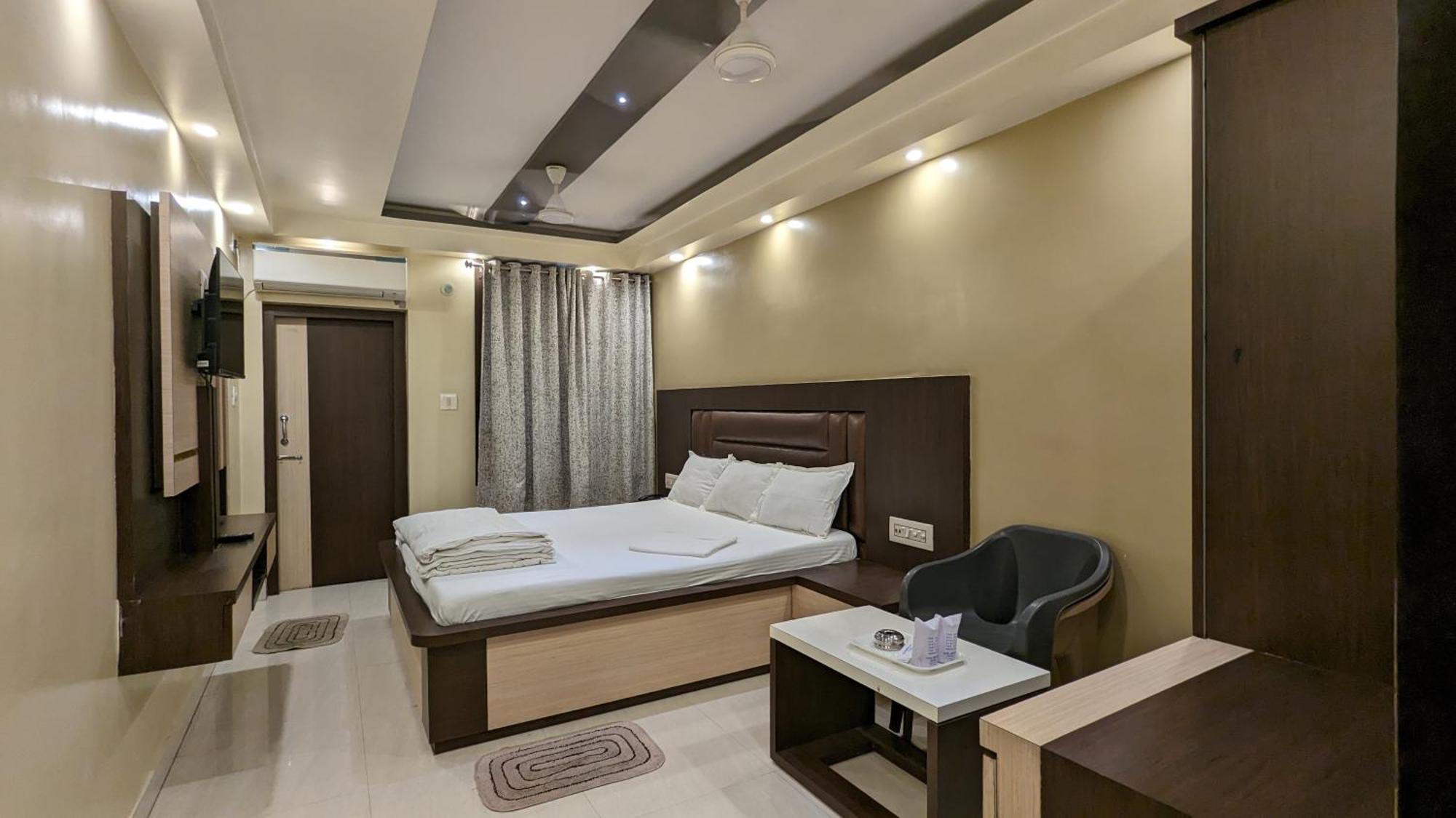 Hotel Binapani Deluxe 1 Tarapith Extérieur photo